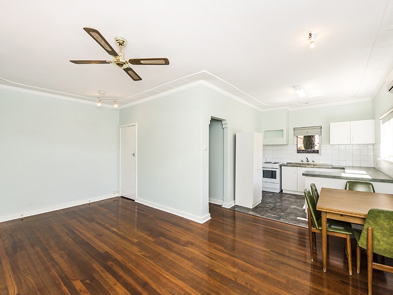 112 Kitchener Road, Alfred Cove WA 6154