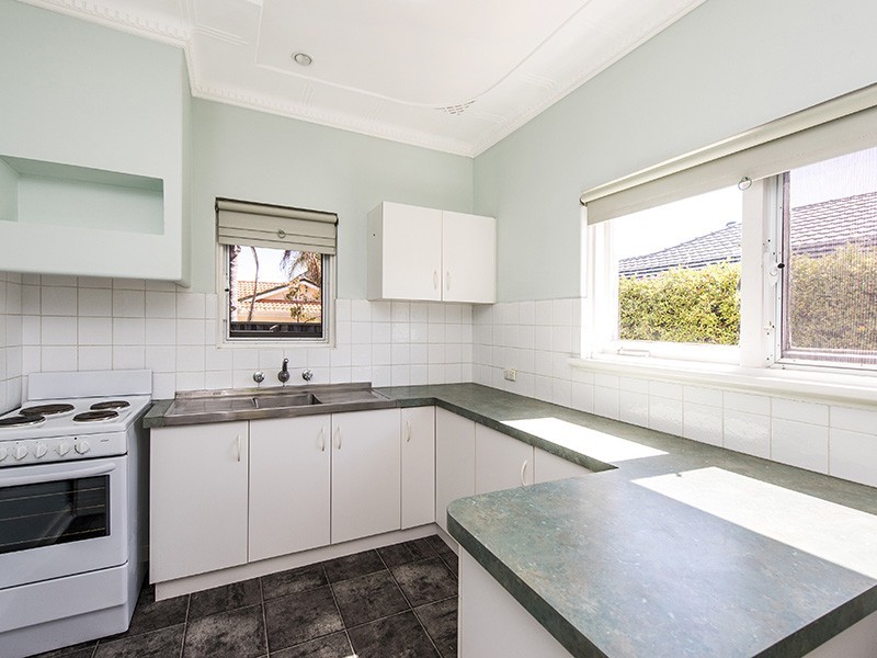 112 Kitchener Road, Alfred Cove WA 6154