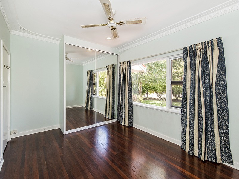 112 Kitchener Road, Alfred Cove WA 6154