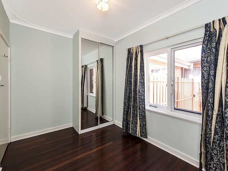 112 Kitchener Road, Alfred Cove WA 6154