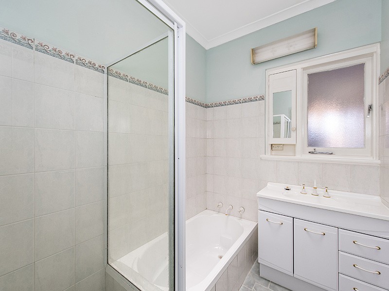 112 Kitchener Road, Alfred Cove WA 6154