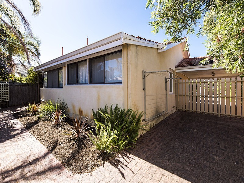 112 Kitchener Road, Alfred Cove WA 6154