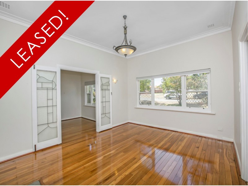 11 Doney Street, Alfred Cove WA 6154