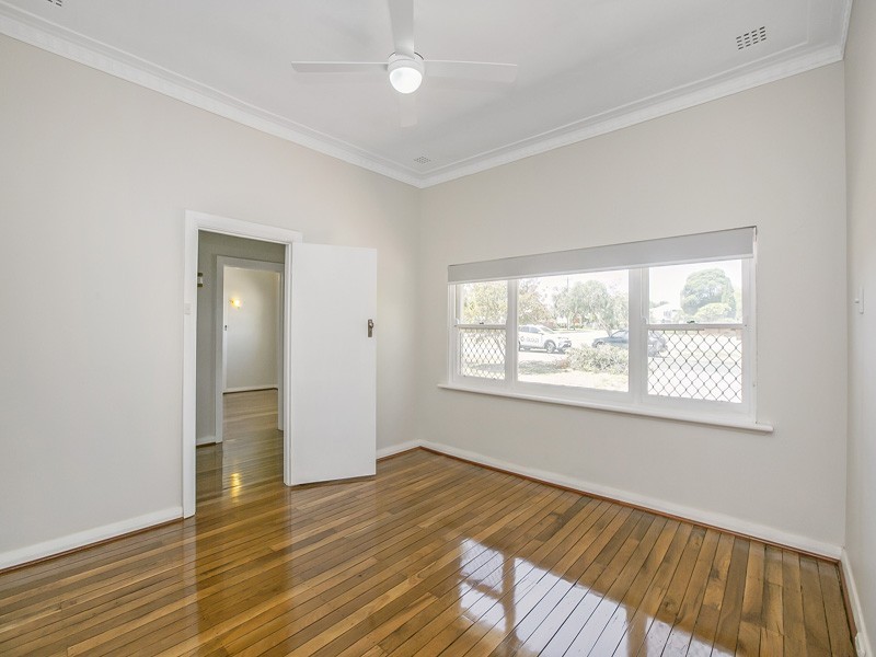 11 Doney Street, Alfred Cove WA 6154