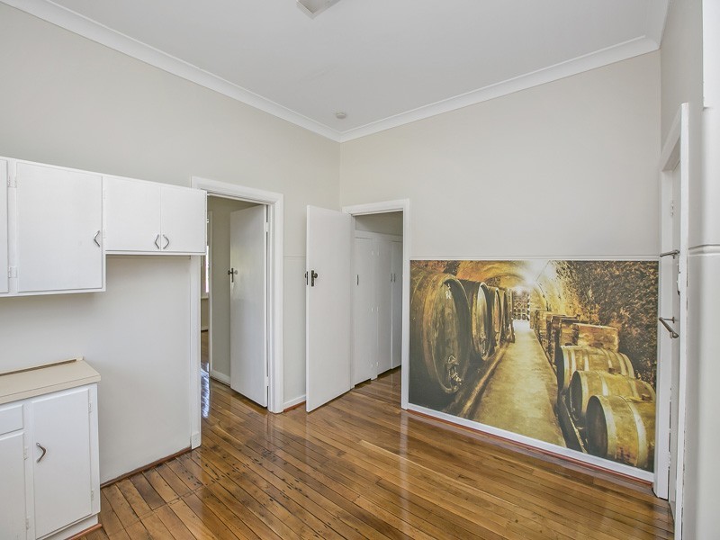 11 Doney Street, Alfred Cove WA 6154