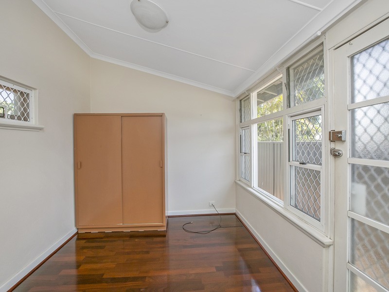 11 Doney Street, Alfred Cove WA 6154