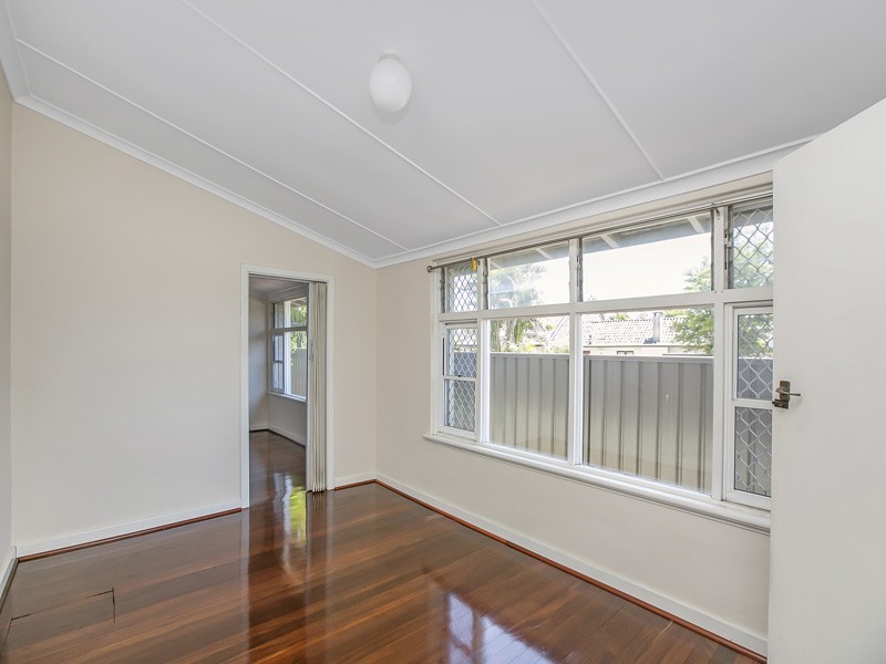 11 Doney Street, Alfred Cove WA 6154