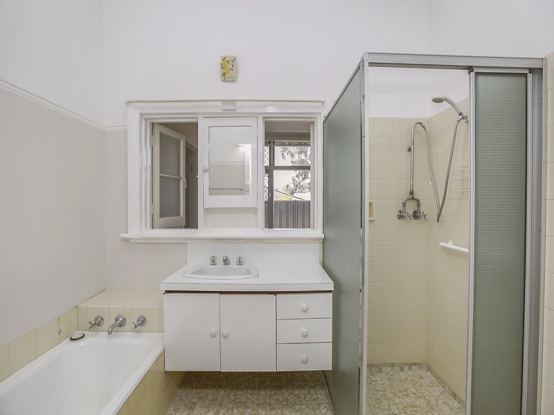 11 Doney Street, Alfred Cove WA 6154