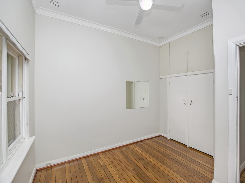 11 Doney Street, Alfred Cove WA 6154