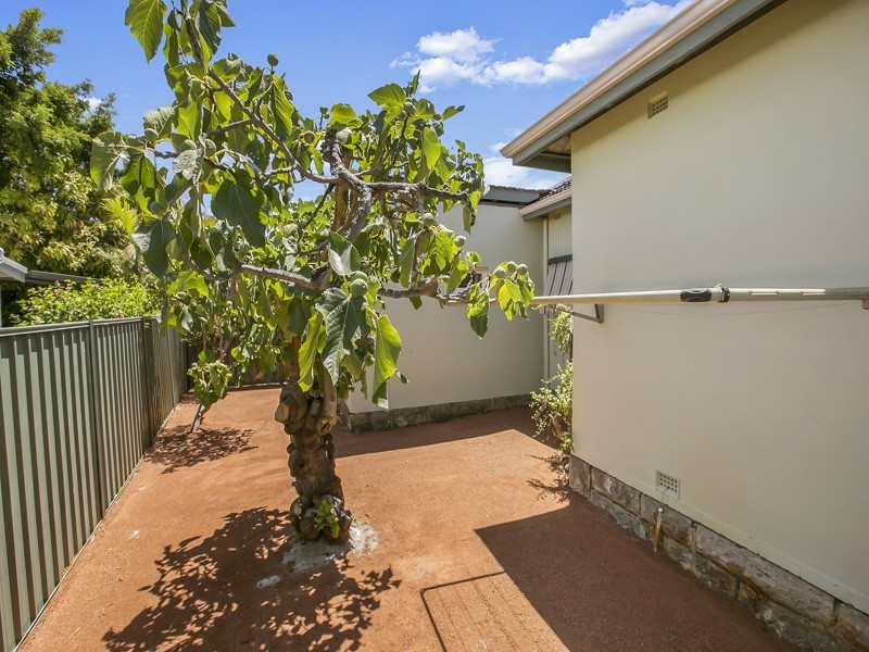 11 Doney Street, Alfred Cove WA 6154