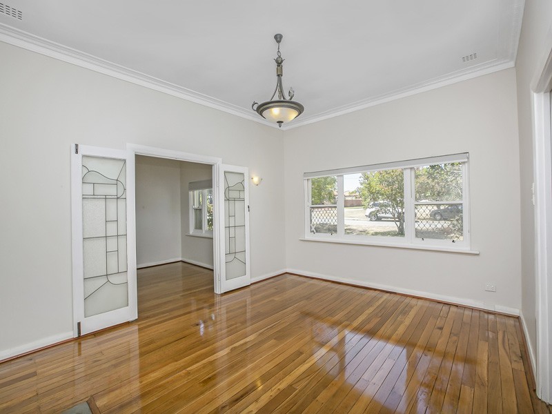 11 Doney Street, Alfred Cove WA 6154