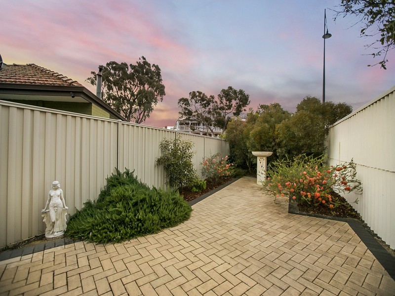 2a Aberle Street, Hamilton Hill WA 6163