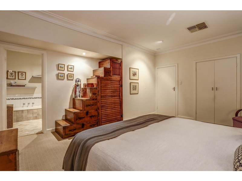 7 Purdie Ave, Ardross WA 6153