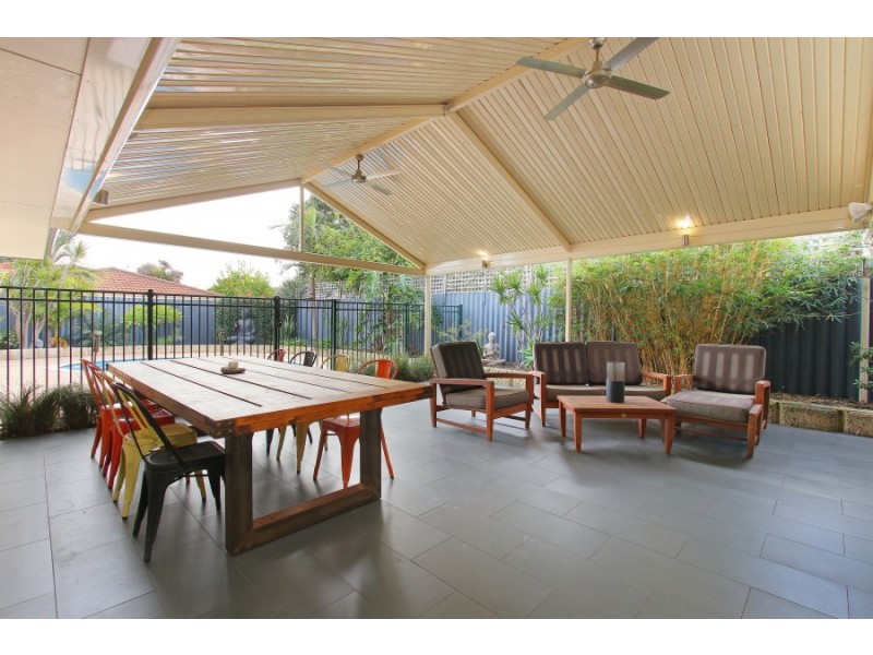 6 PEGGS PLACE, Leeming WA 6149