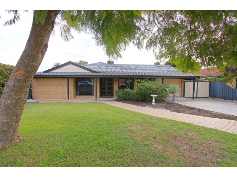 6 PEGGS PLACE, Leeming WA 6149