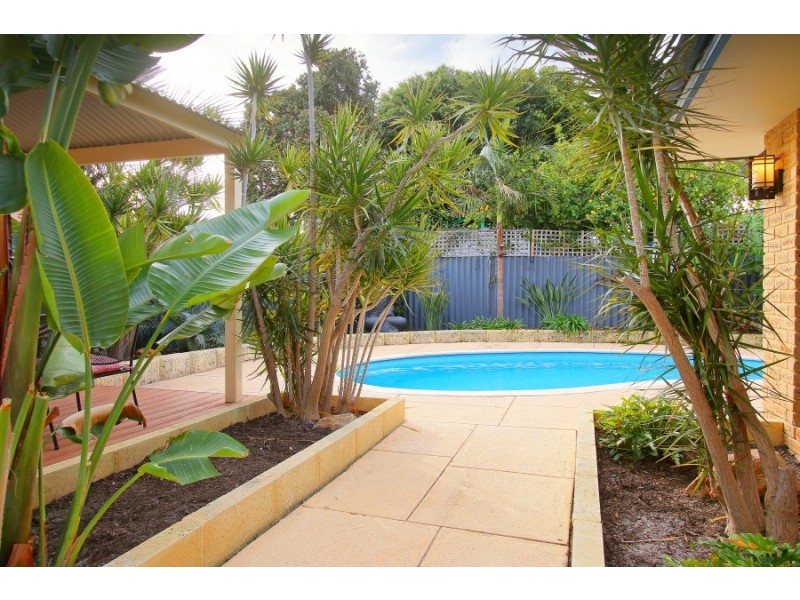 6 PEGGS PLACE, Leeming WA 6149