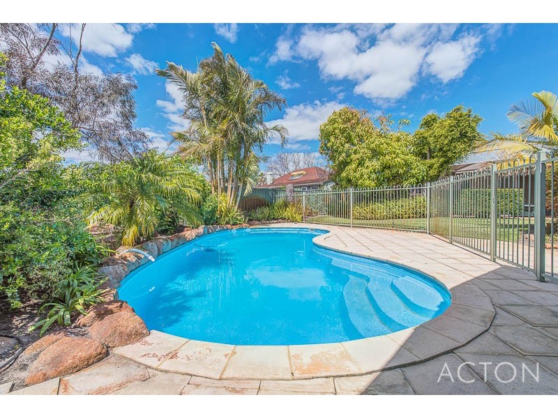 9 Doney Street, Alfred Cove WA 6154