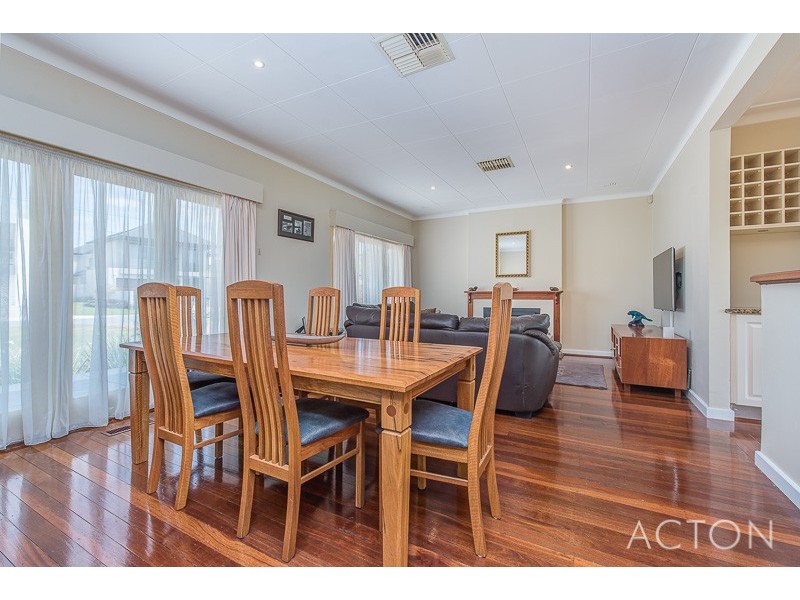 9 Doney Street, Alfred Cove WA 6154