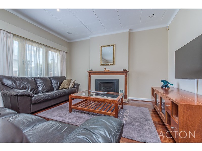 9 Doney Street, Alfred Cove WA 6154