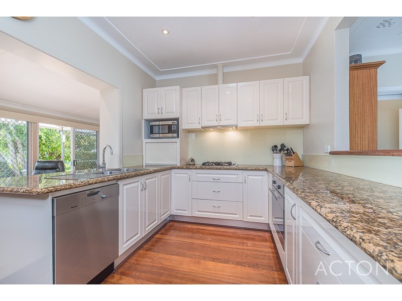 9 Doney Street, Alfred Cove WA 6154