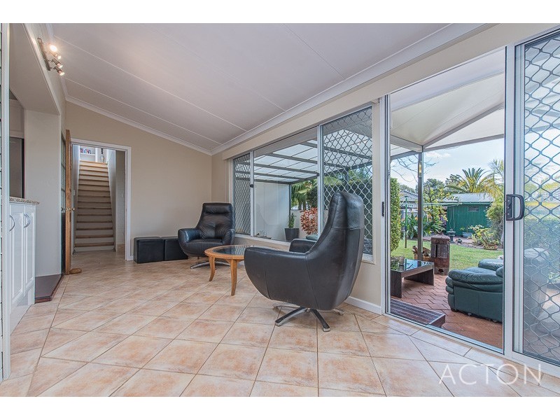9 Doney Street, Alfred Cove WA 6154