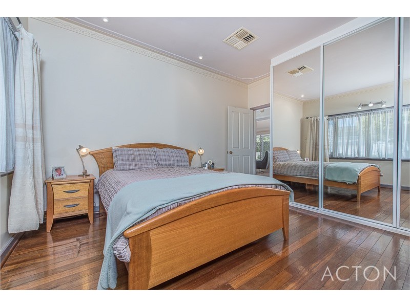 9 Doney Street, Alfred Cove WA 6154