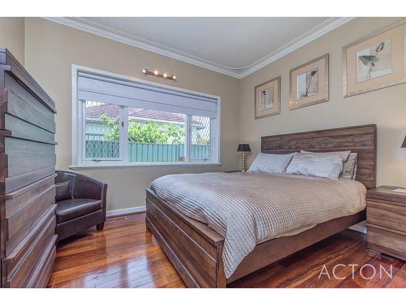 9 Doney Street, Alfred Cove WA 6154