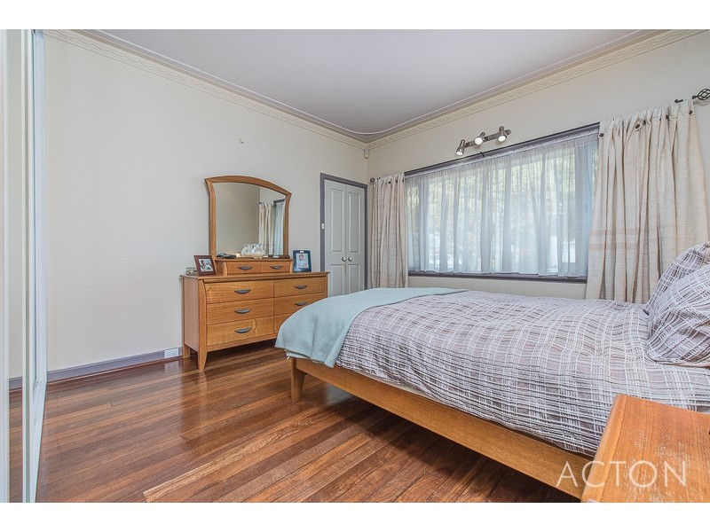 9 Doney Street, Alfred Cove WA 6154