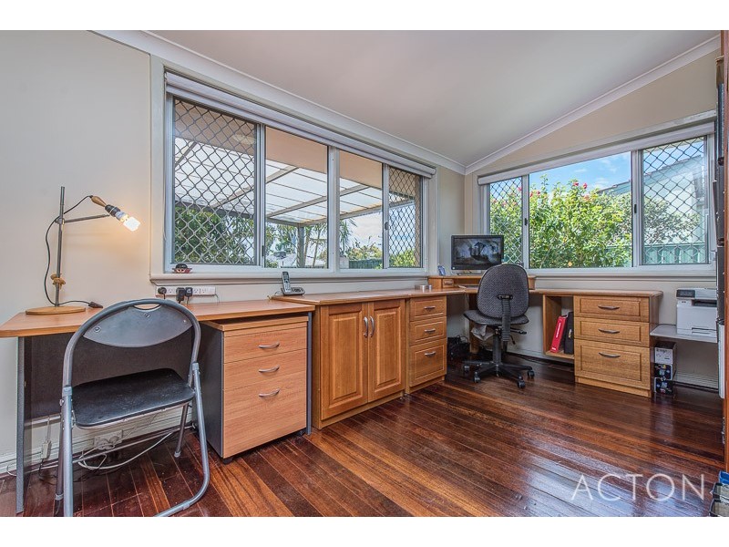 9 Doney Street, Alfred Cove WA 6154