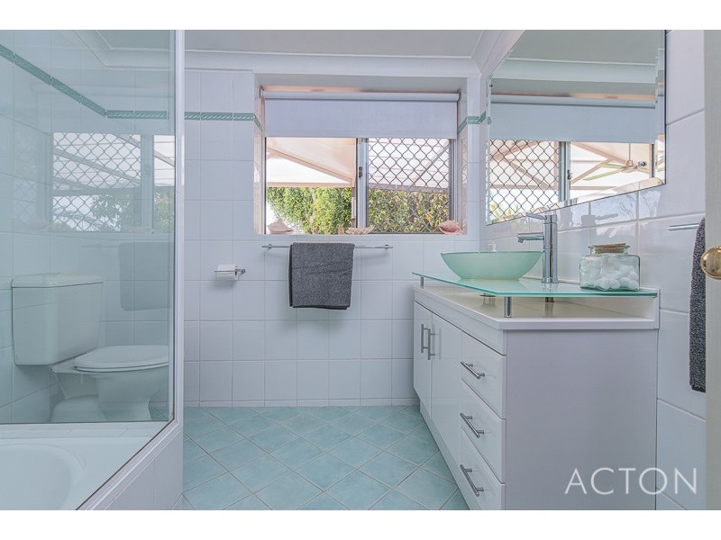 9 Doney Street, Alfred Cove WA 6154