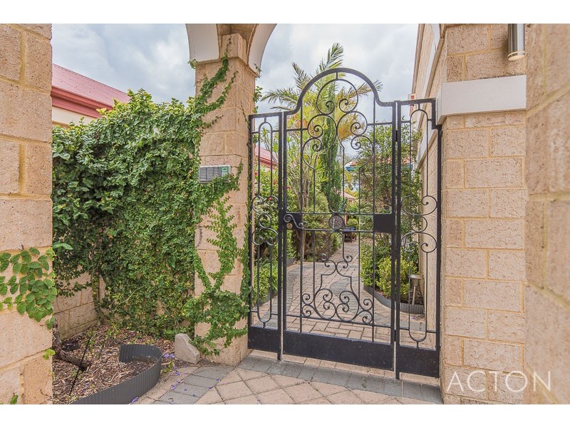 20A PEPLER AVENUE, Salter Point WA 6152