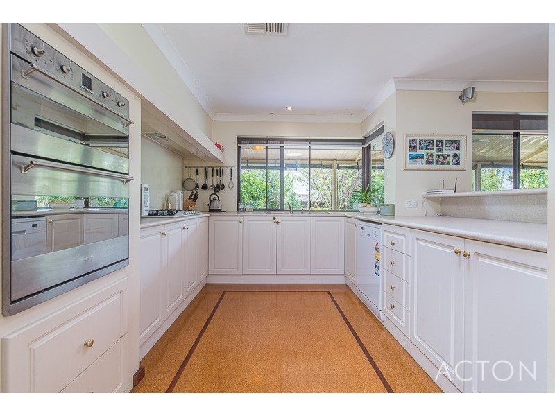 27 BROADHURST CRESCENT, Bateman WA 6150