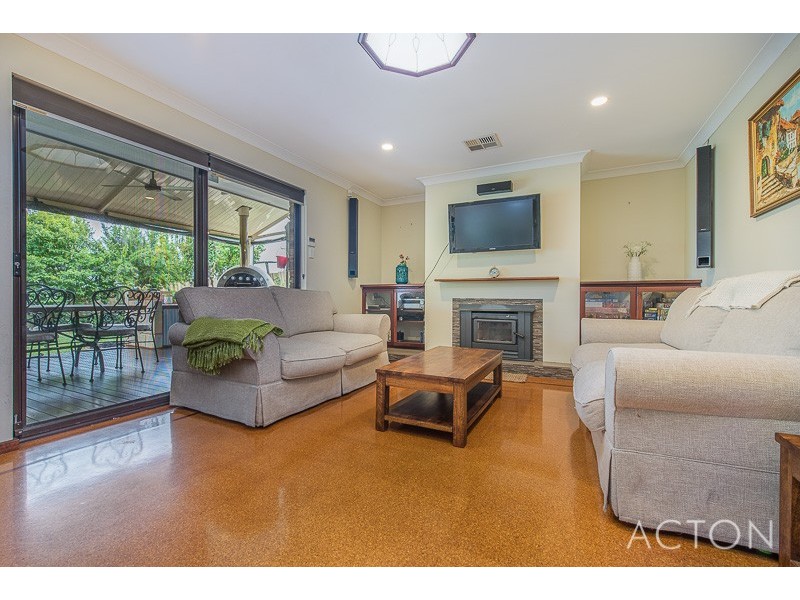 27 BROADHURST CRESCENT, Bateman WA 6150