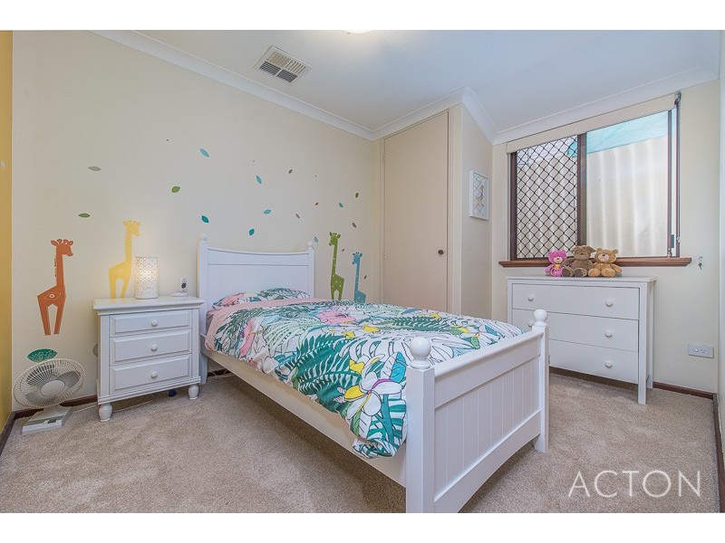 27 BROADHURST CRESCENT, Bateman WA 6150