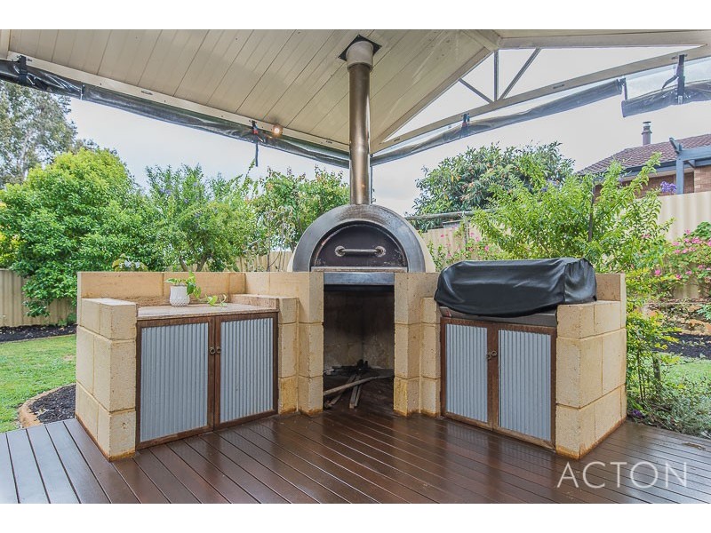 27 BROADHURST CRESCENT, Bateman WA 6150