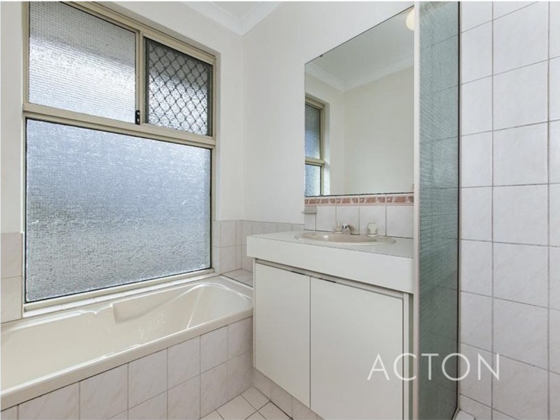 20 Catalpa Crescent, South Lake WA 6164