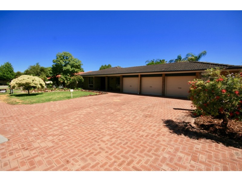 4 CURRAN PLACE, Leeming WA 6149