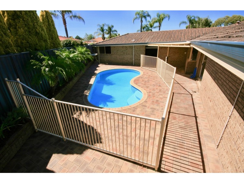 4 CURRAN PLACE, Leeming WA 6149