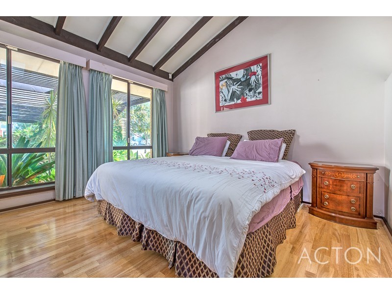 8 London Way, Bateman WA 6150