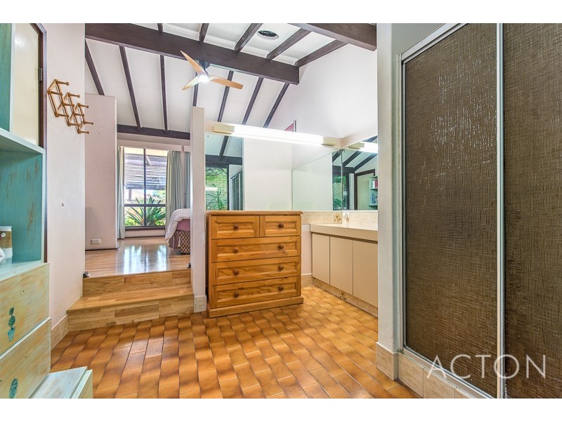 8 London Way, Bateman WA 6150