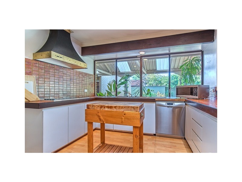 8 London Way, Bateman WA 6150