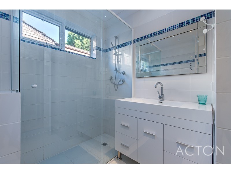 8 London Way, Bateman WA 6150