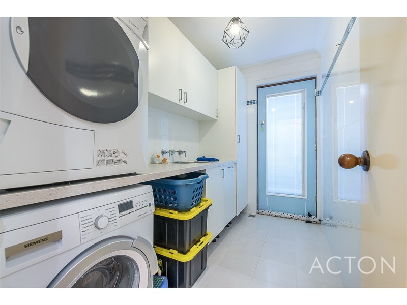 8 London Way, Bateman WA 6150