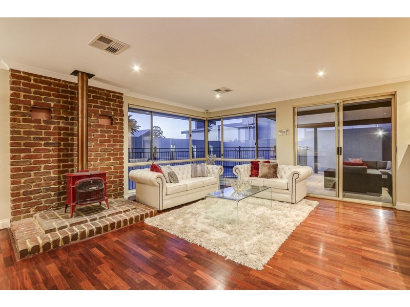 42 Raymond Street, Mount Pleasant WA 6153