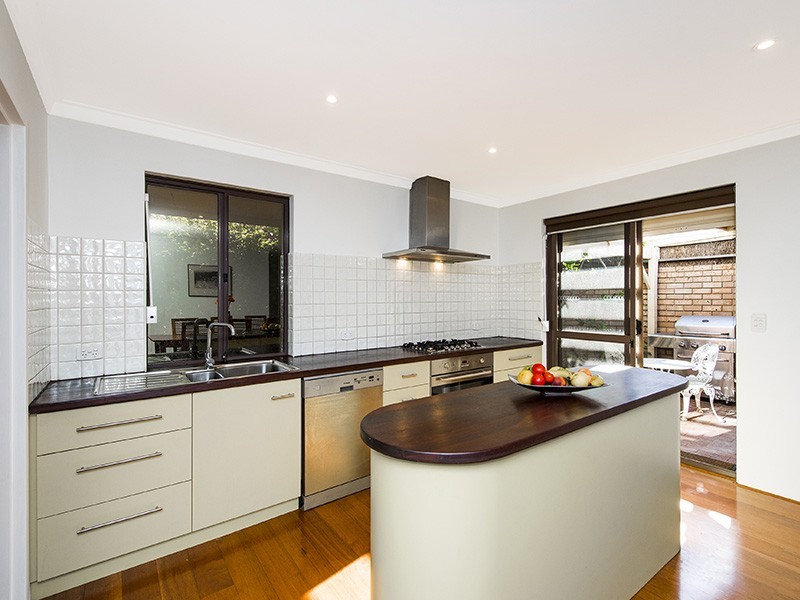 1/3 First Avenue, Applecross WA 6153