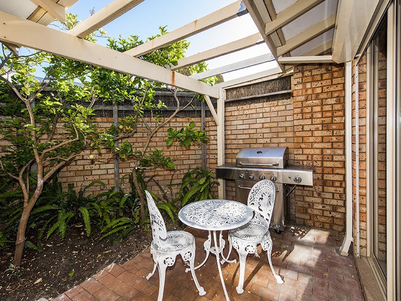 1/3 First Avenue, Applecross WA 6153