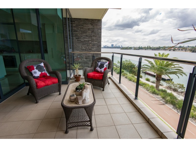 E303/70 Canning Beach Rd, Applecross WA 6153