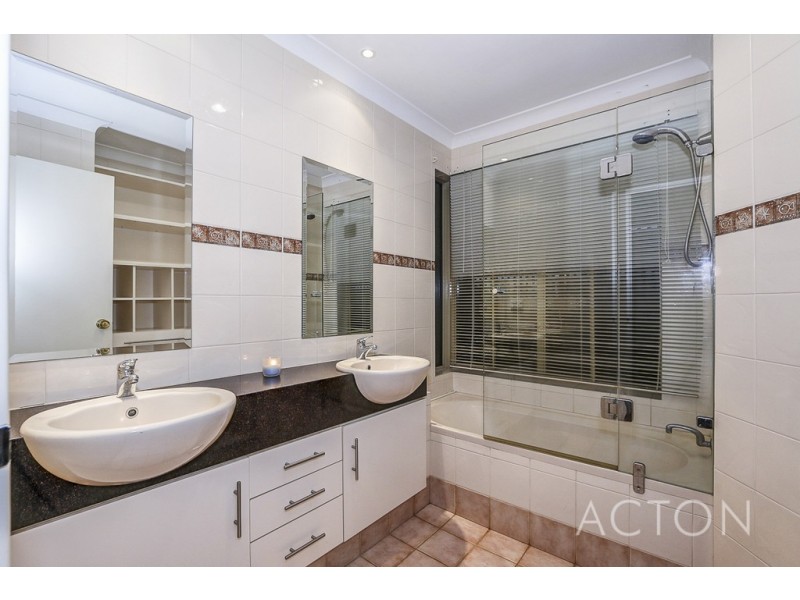 30 Farrington Road, Leeming WA 6149