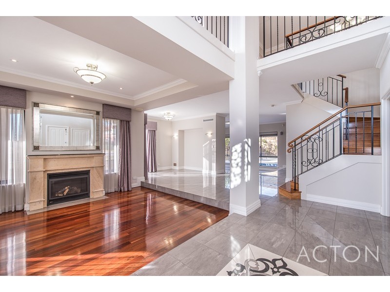 1 Stitfold Promenade, Salter Point WA 6152