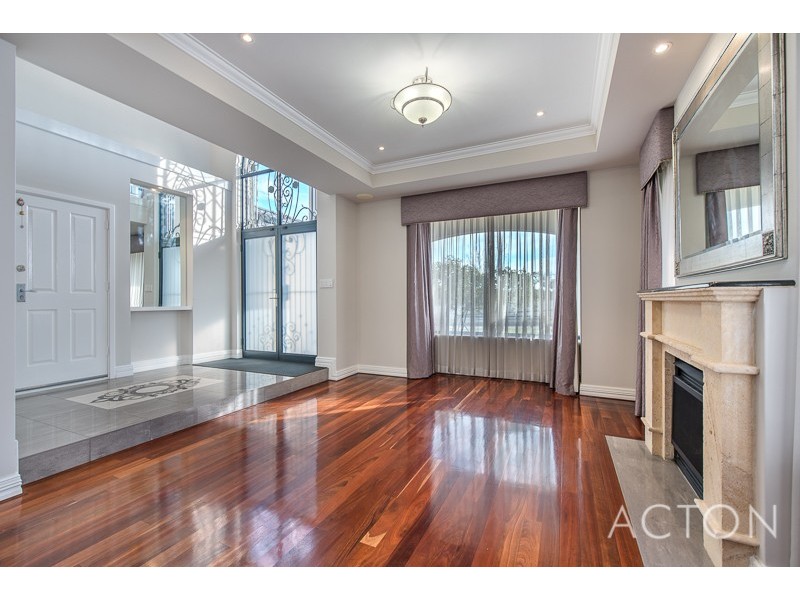 1 Stitfold Promenade, Salter Point WA 6152